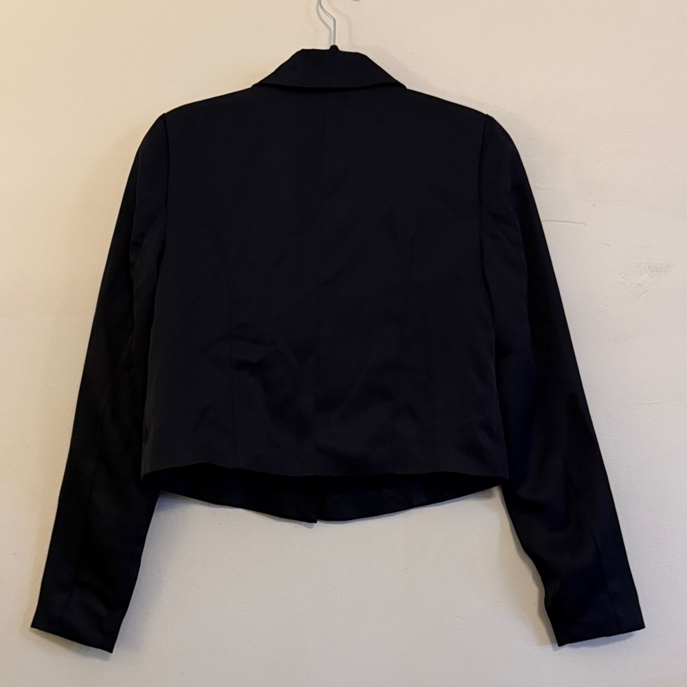 Vero Moda Cropped Black Blazer - Picture 2 of 4